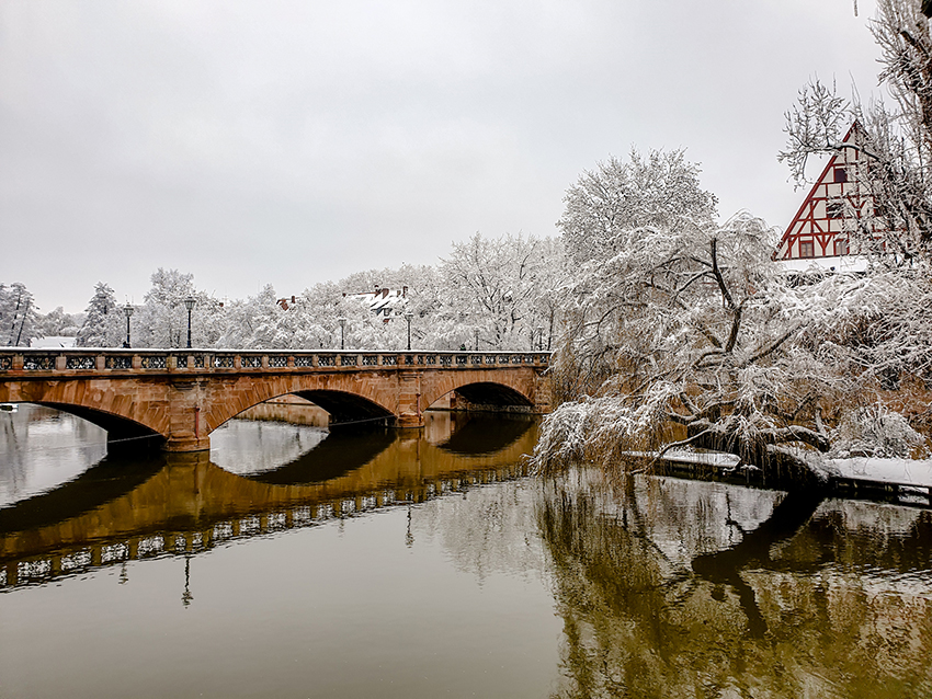Maximilianbrücke im Schnee